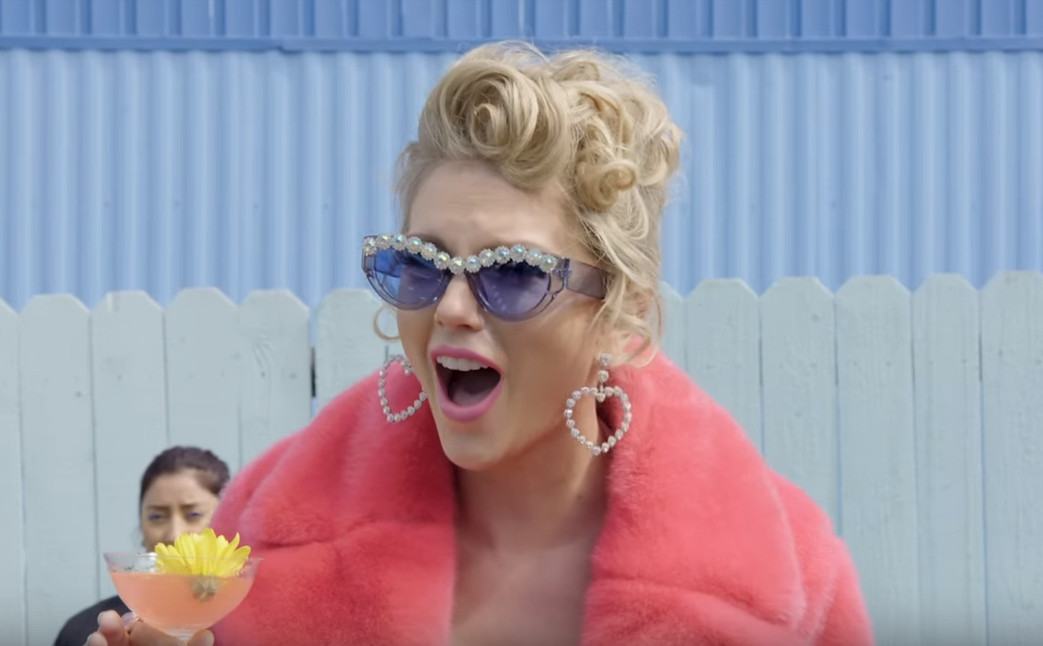 Taylor Swift Is A Flammable Boiling Frog In Behind The Scenes Video Of You Need To Calm Down E Online